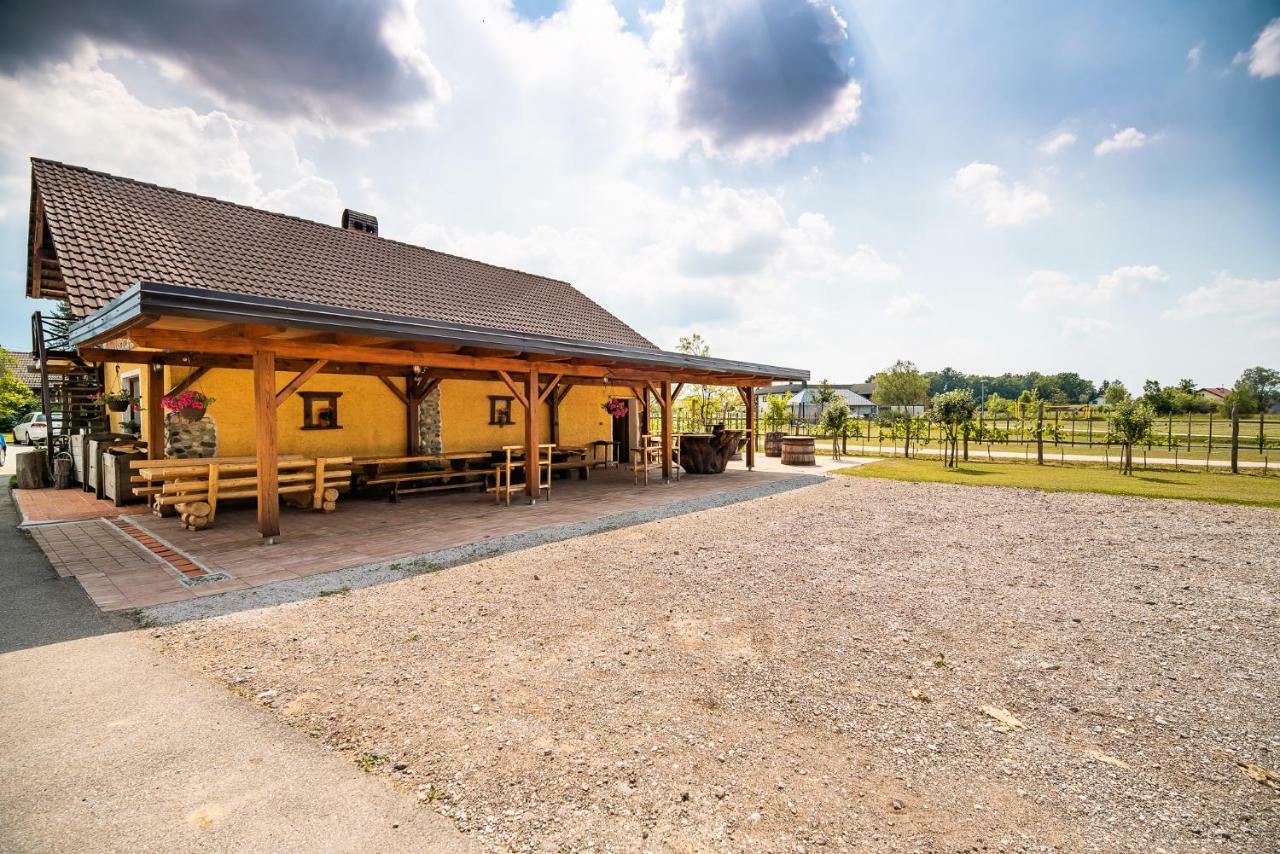 Apartment With Sauna Pr' Geci Добова Экстерьер фото